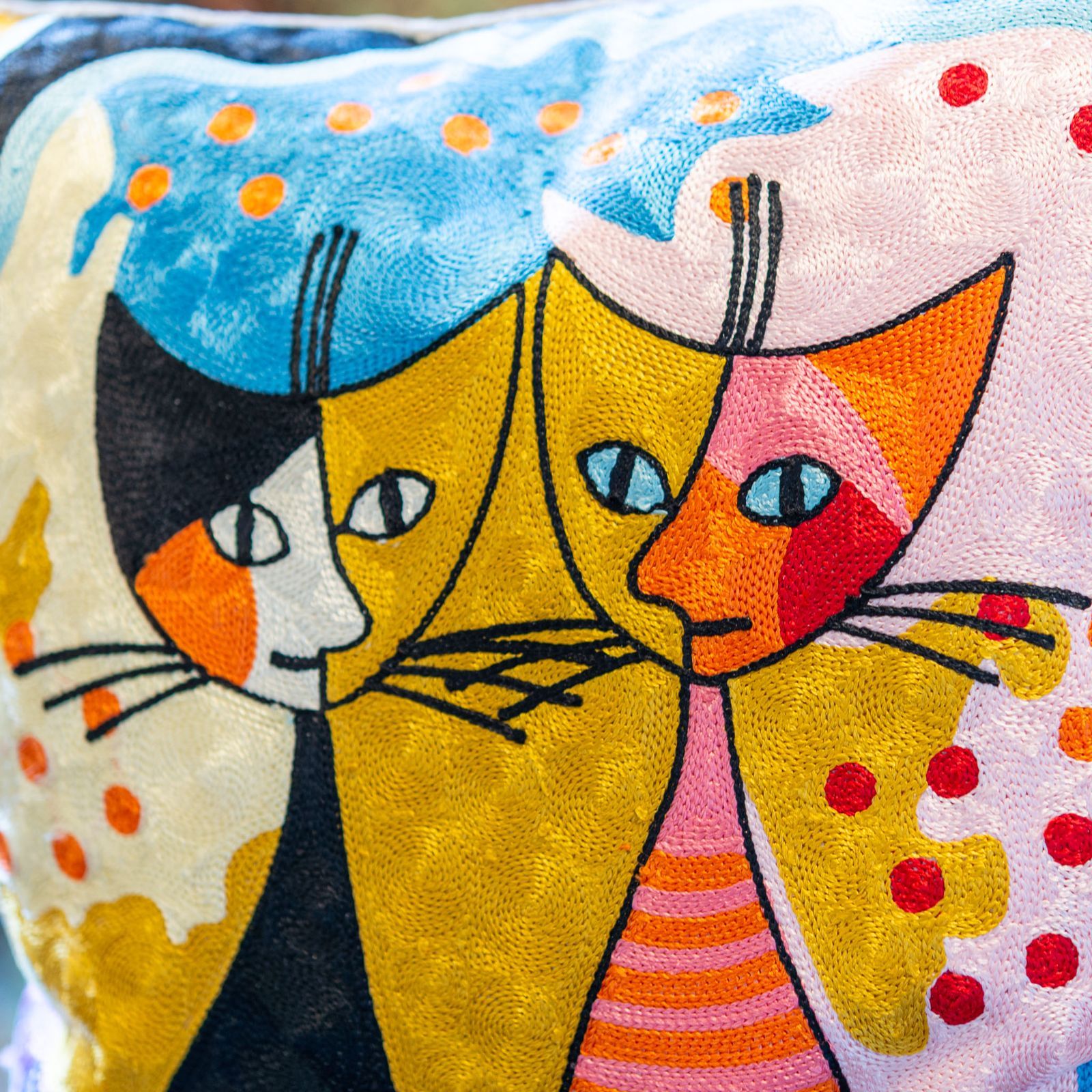 ロジーナ ヴァハトマイスター 刺繍クッション ロマンス