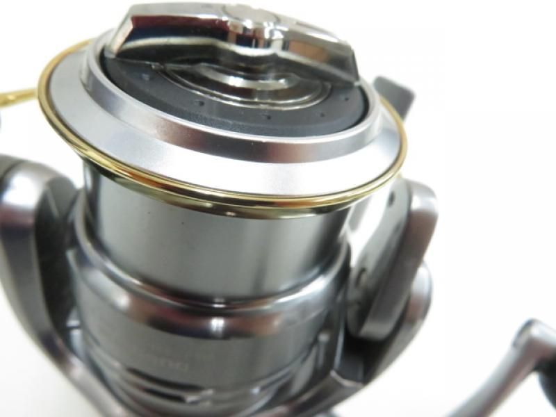 122s☆SHIMANO シマノ 11ツインパワー C3000SDH スピニングリール 本体のみ ※中古 122s☆SHIMANO シマノ 11ツインパワー C3000SDH スピニングリール 本体