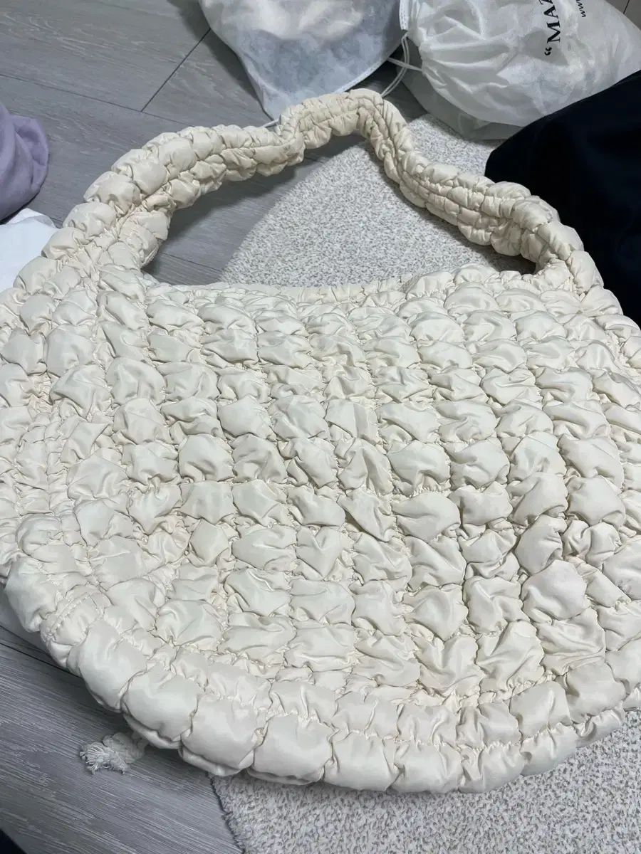 ✴️買い得　レア　逸品　高品質　透明感良く　白水晶　クリスタル　バングル　天然石A ✴️買い得 レア 逸品 高品質 透明感良く 白水晶 クリスタル バングル