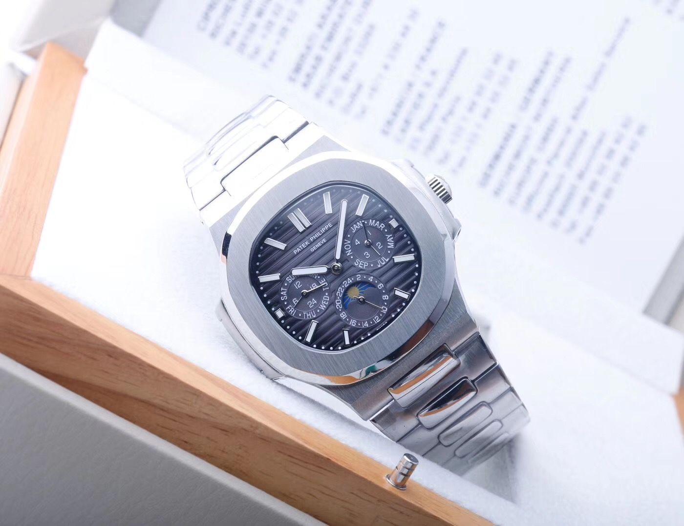 Patek Philippe Watches for Sale | Aquanaut | Nautilus