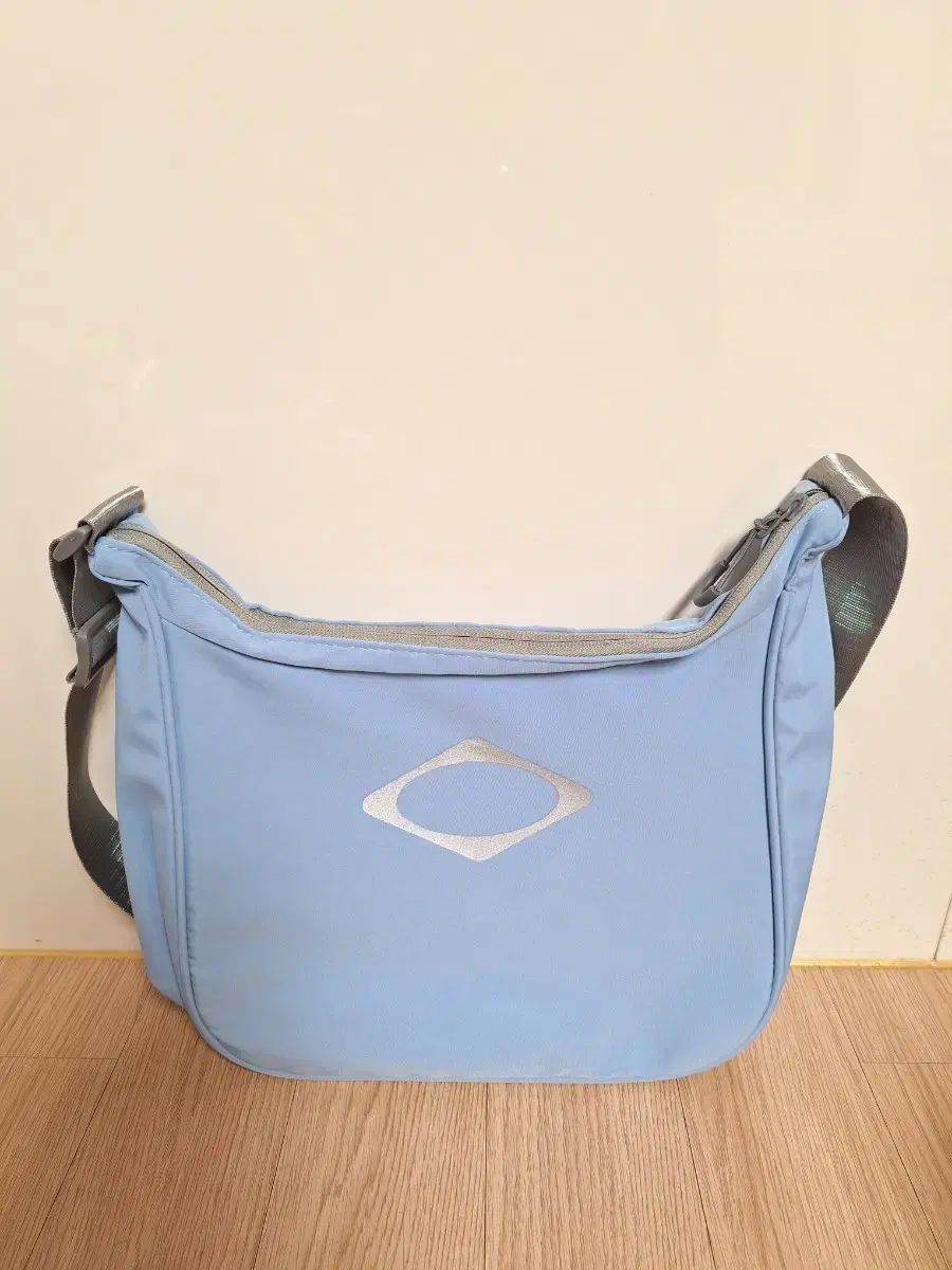 オークリー ミスチーフ クロスバック ブルー