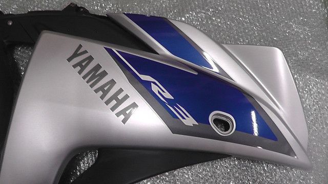 YZF-R3　RH07J　の　フロントサイドカウル　右　傷:#1703217806