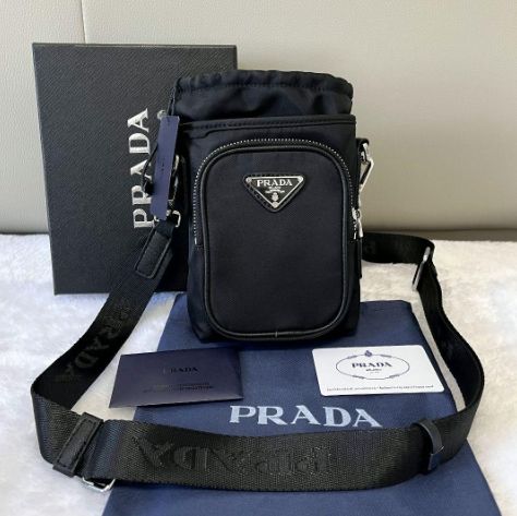 送料込み✨PRADA プラダ スマホショルダー ナイロン ポーチ ブラック - メルカリ