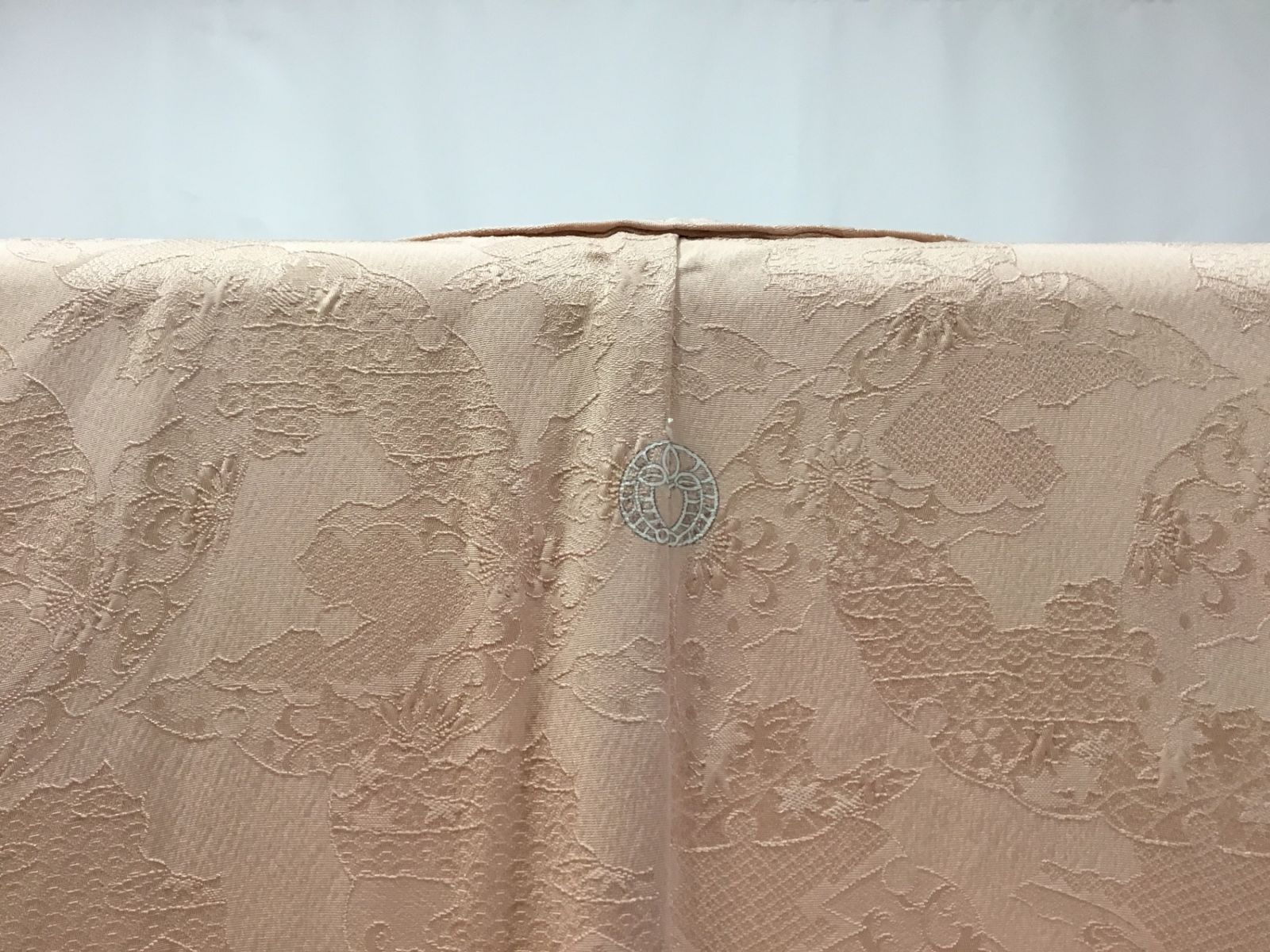 色無地/正絹/美品/ベージュ/一ッ紋/下り藤/仕立上がり/適応身長148