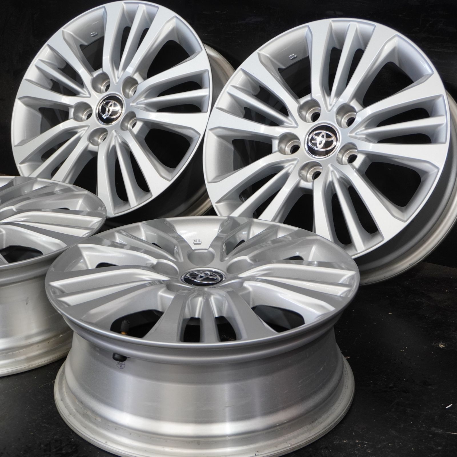 新車外し トヨタ 90 ノア 純正 16×6J 40 114.3 5本 平座 4本 ヴォクシー エスクァイアにも