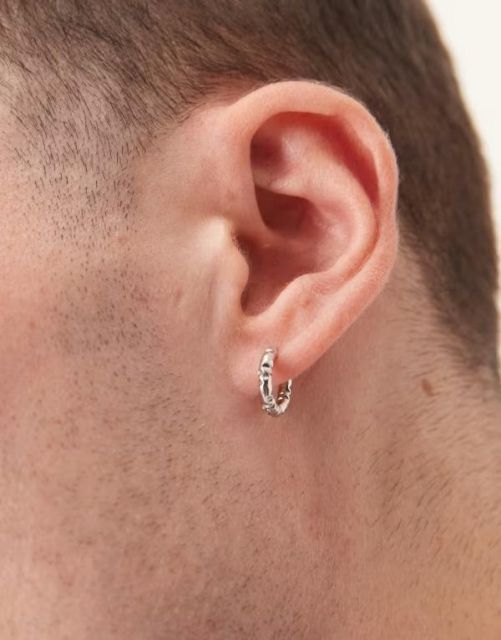  エイソス メンズ ピアス イヤリング ASOS DESIGN waterproof textured hoops in stainless steel SILVER イヤリング アクセサリー