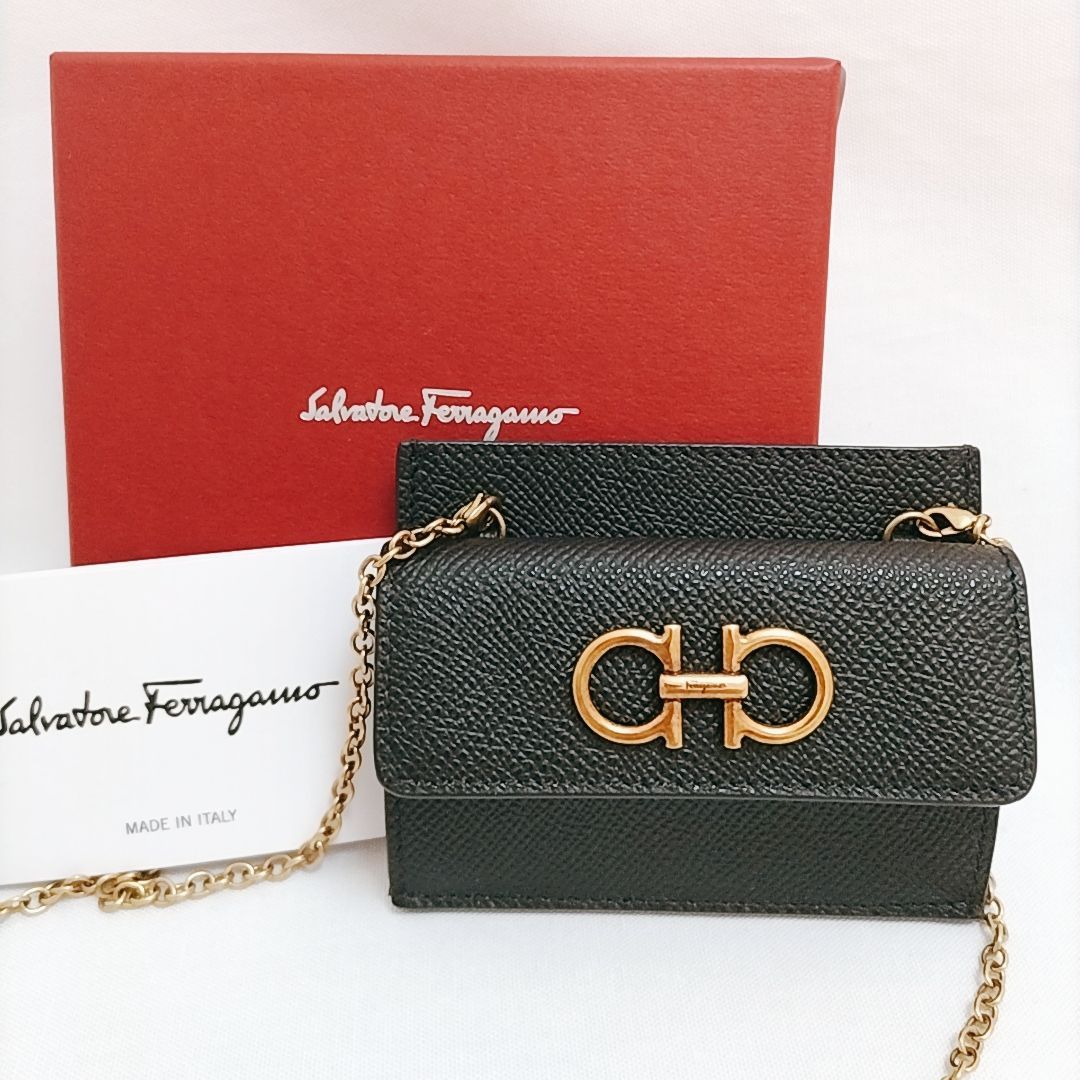 新品未使用】FERRAGAMO チェーンカードケース ダブルガンチーニ