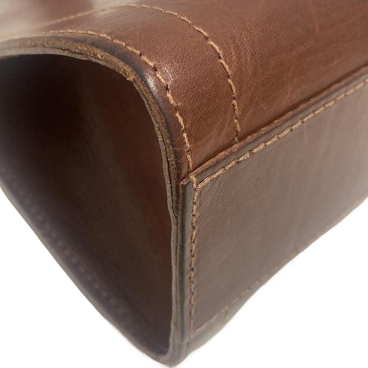 ダークブラウン