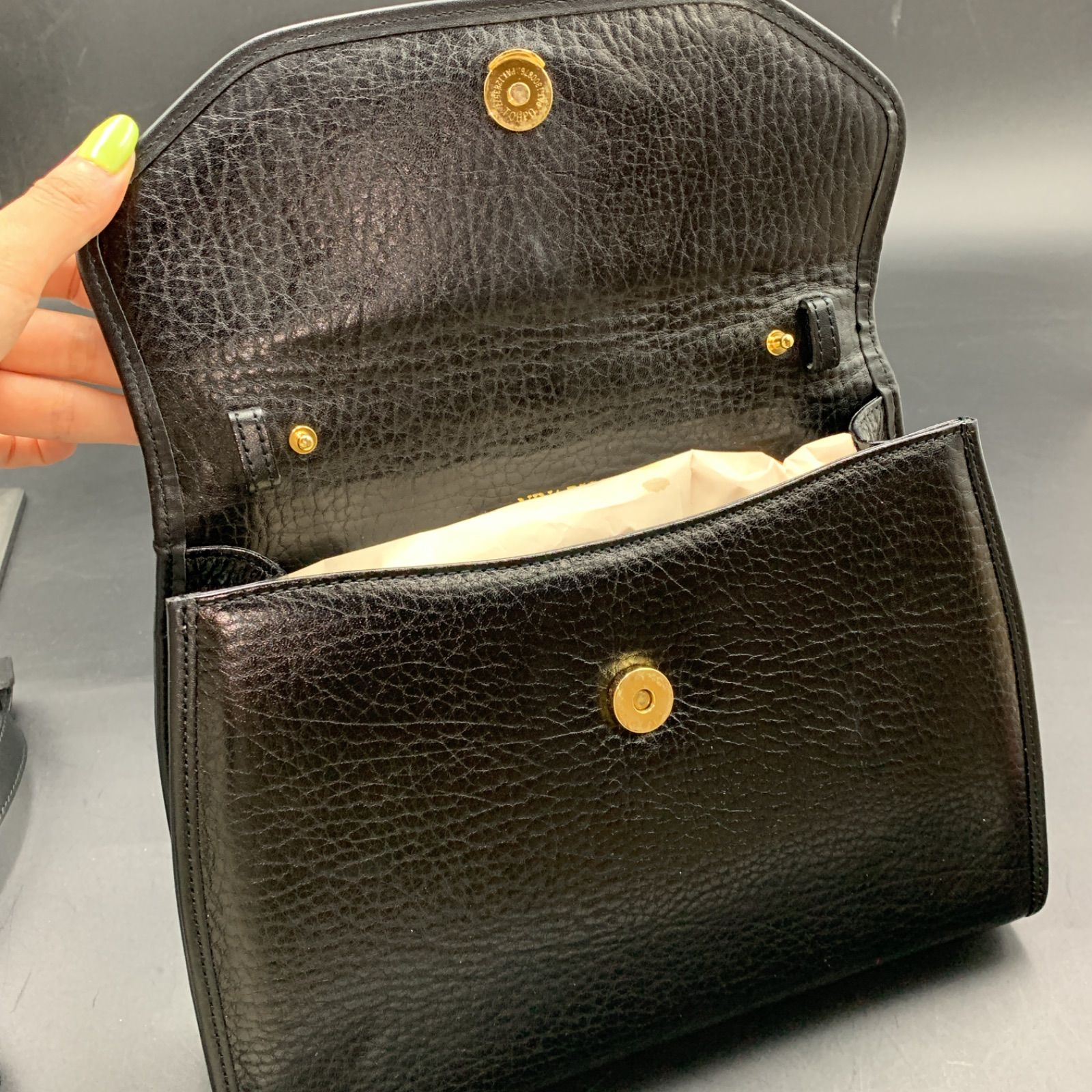 81 NINA RICCI ニナリッチ レザー ショルダーバッグ - メルカリ
