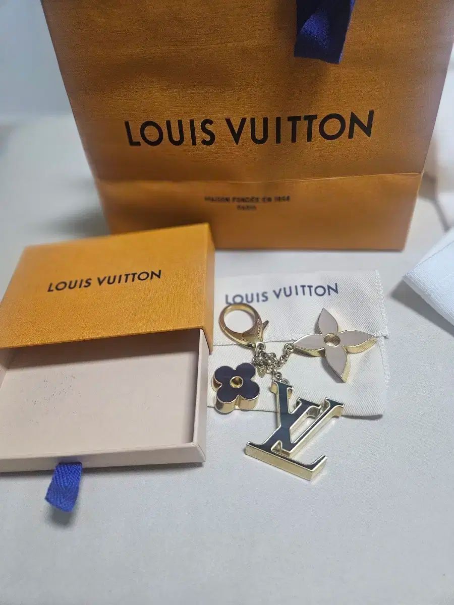 Louis Vuitton(ルイヴィトン) 本物のフルール デ モノグラム Louis Vuitton(ルイヴィトン) 本物のフルール デ モノグラム