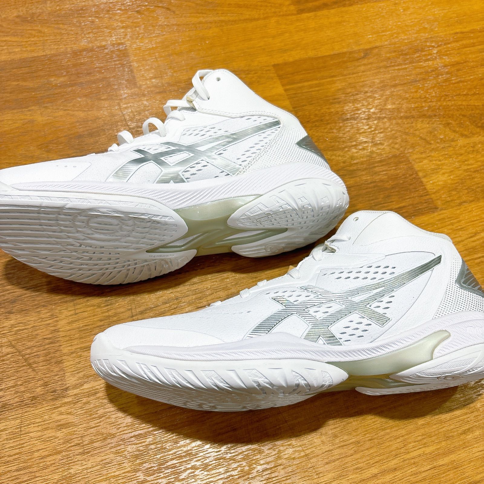 店頭展示品 訳あり特価【未使用品】asics GELHOOP V15
