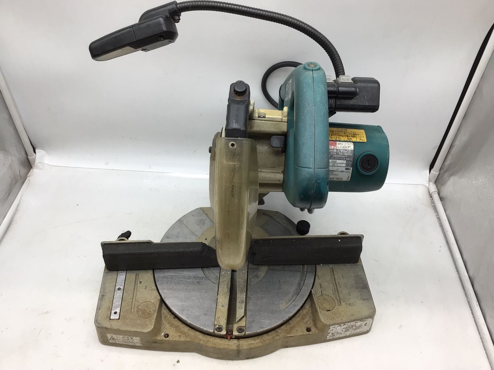 品 Makita マキタ 216mm卓上マルノコ レーザー付 LS0840FL ITVQ74TMINK0 エコツール知立店 M02