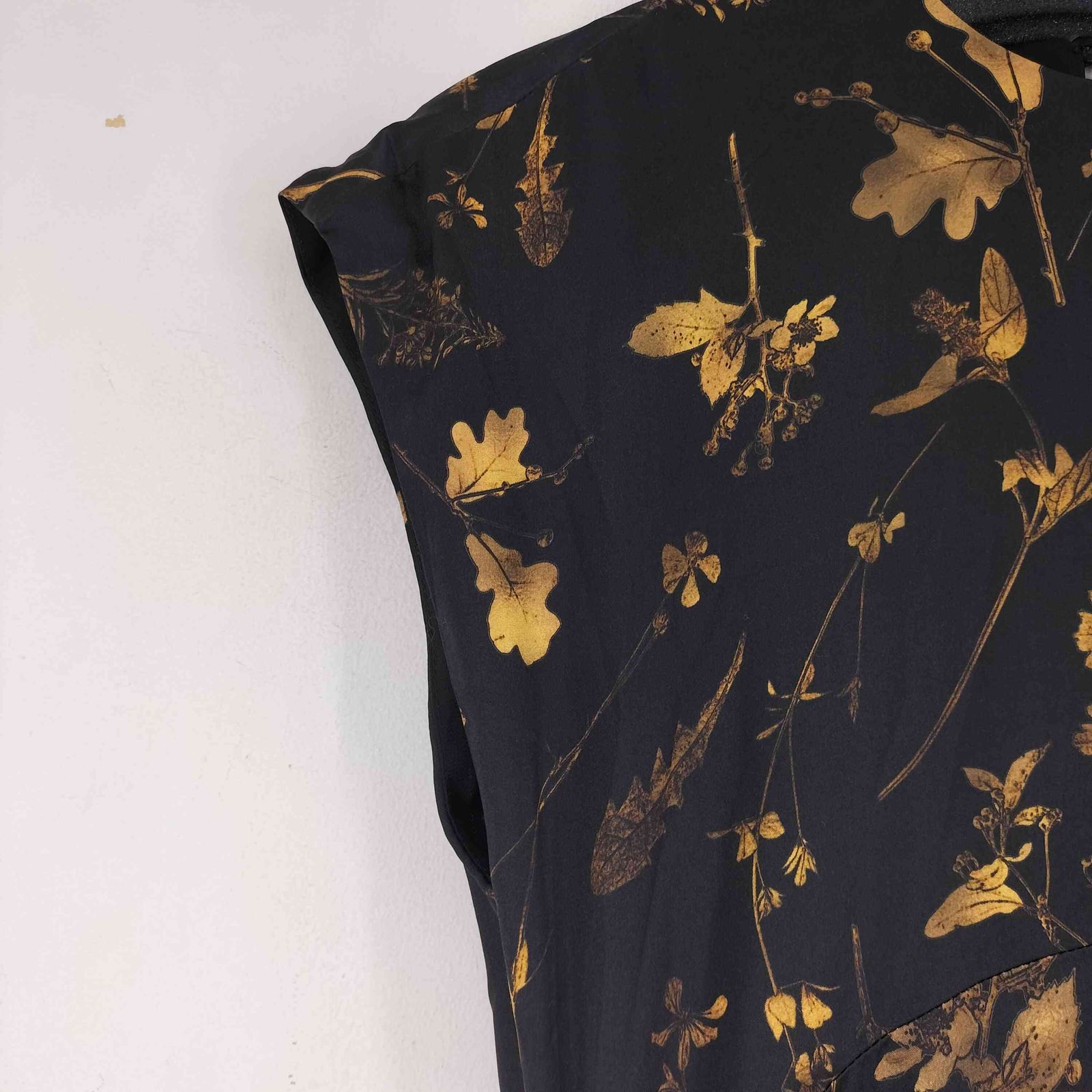 【新品】 ALLSAINTS ノースリーブワンピース　花柄 オールセインツ ALLSAINTS 花柄ノースリーブワンピース