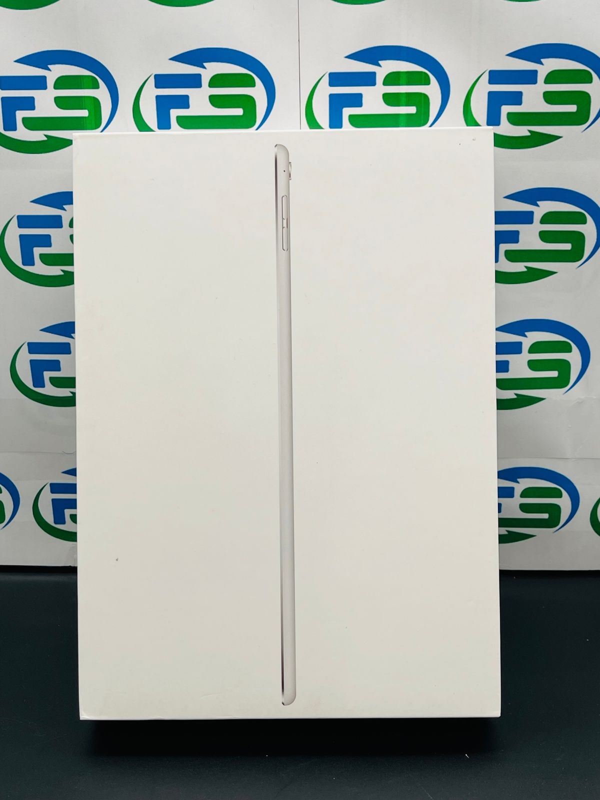 iPad Pro 9.7インチ Wi-Fiモデル 32GB シルバー ランクB 送料無料