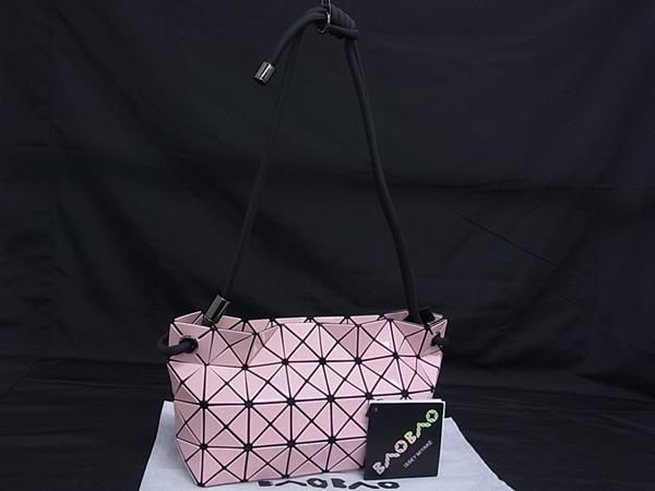 BAOBAO バオバオ☆LOOP LLIC 3色 BAO BAO ISSEY MIYAKE〉3色が重なるグラフィカルな「TRES