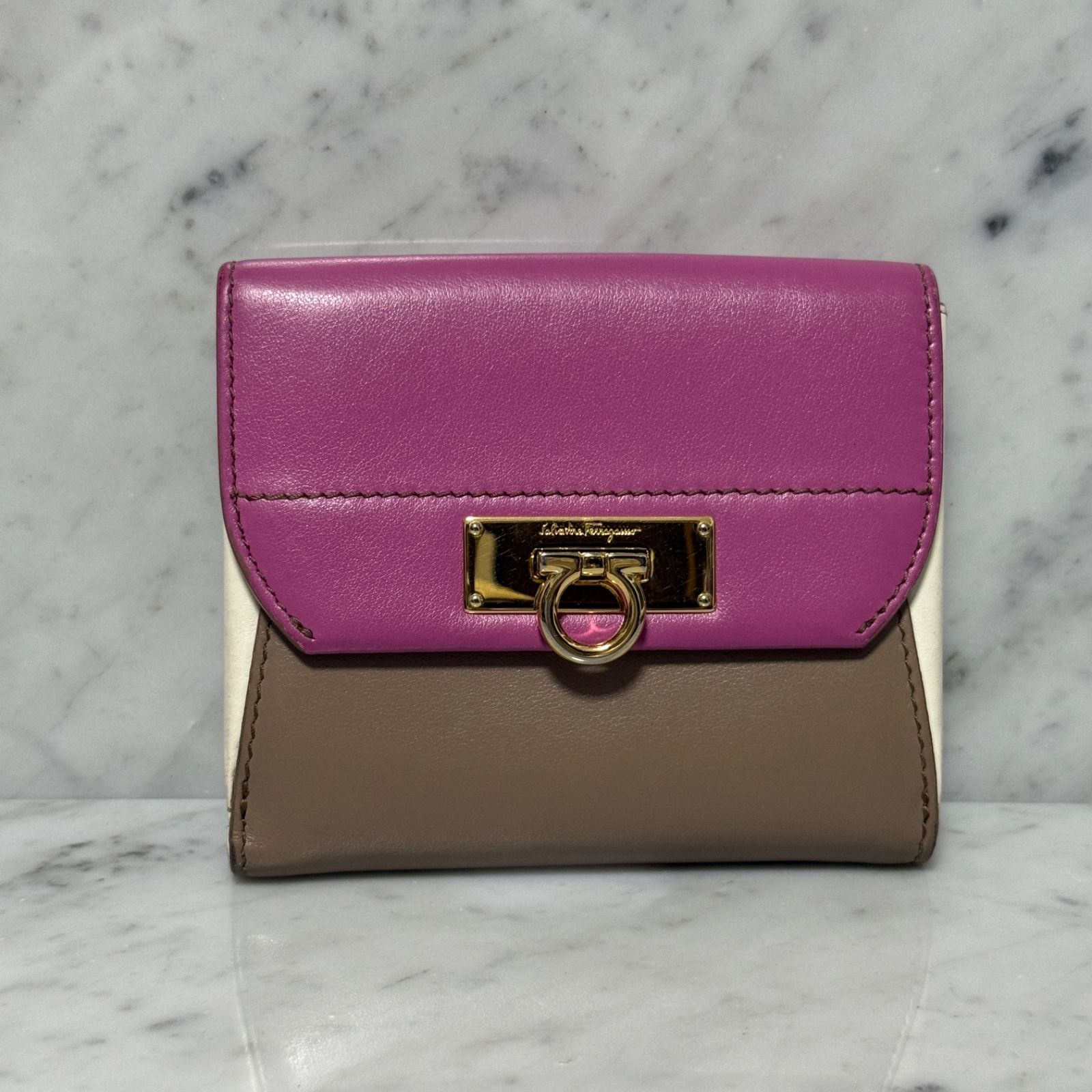 お値下げサルヴァトーレフェラガモ襟付きカーデガン サルバトーレフェラガモ カーディガン M -