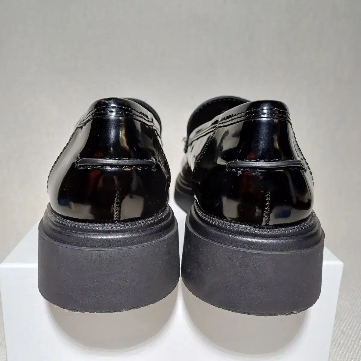 ZARA(ザラ) ZARA エナメル タッセル ローファー 255mm - メルカリ