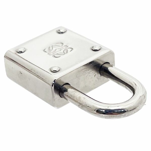 ロエベ パドロック アナグラム ロゴ カデナ キー2本 メタル シルバー