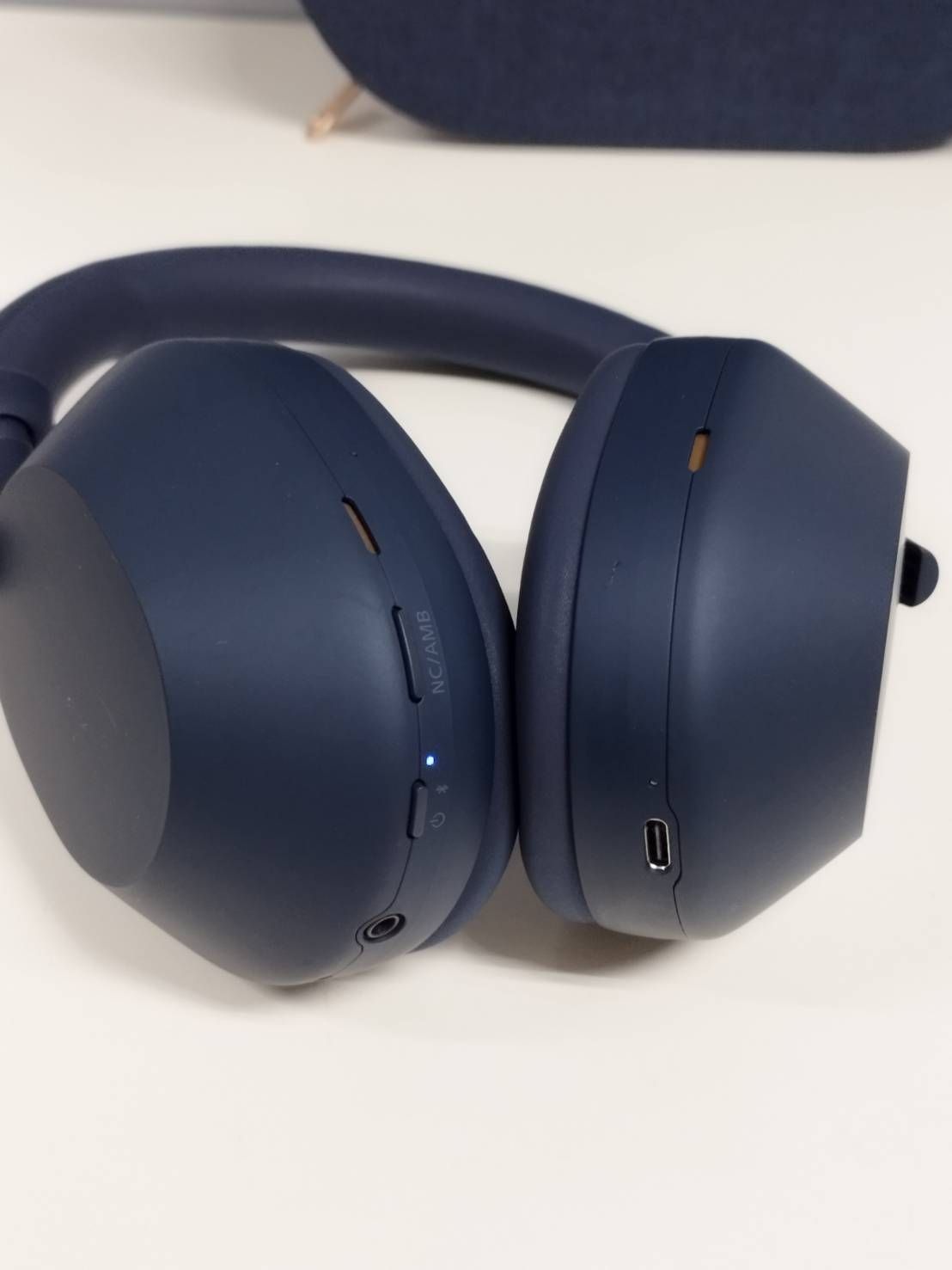 ワイヤレスヘッドホン