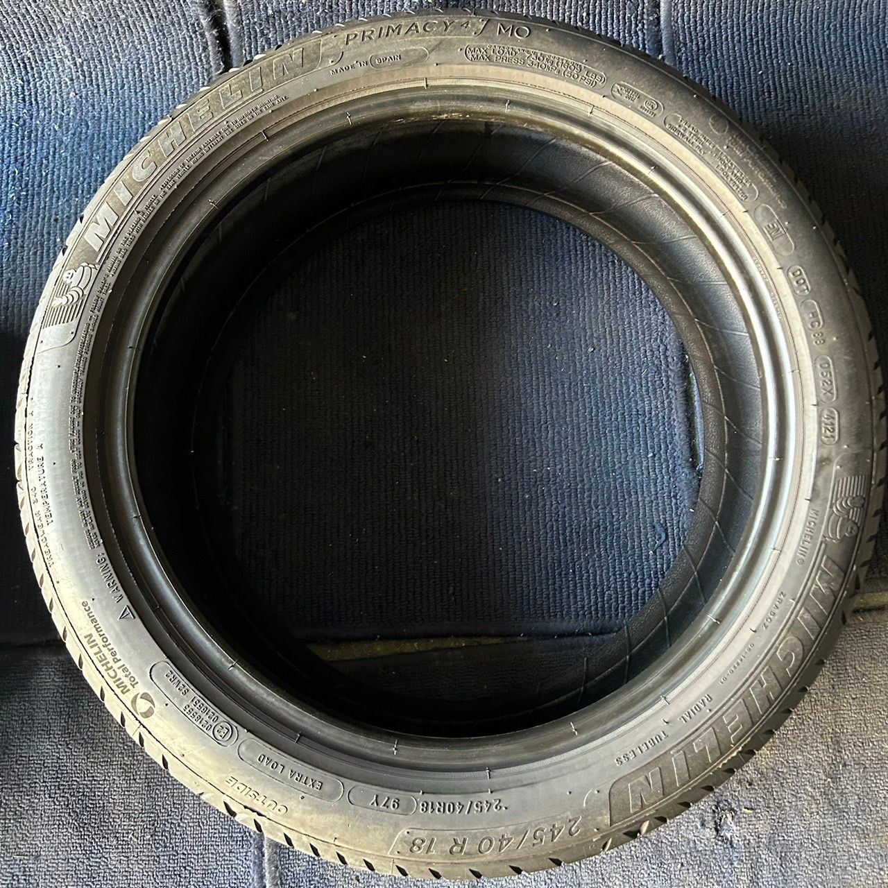 2本 245|40R18