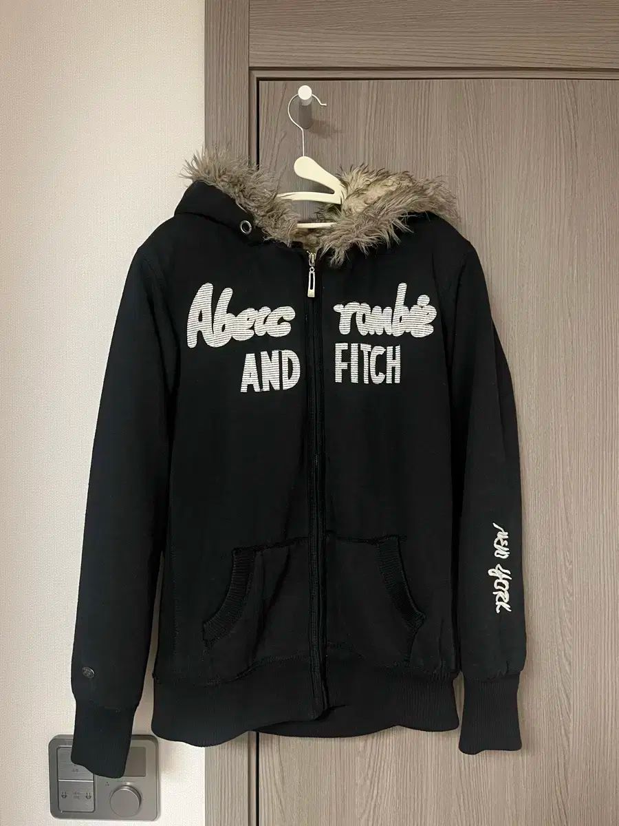 アバクロンビー ヴィンテージ ブラック ウルフ ファー フードジップアップ