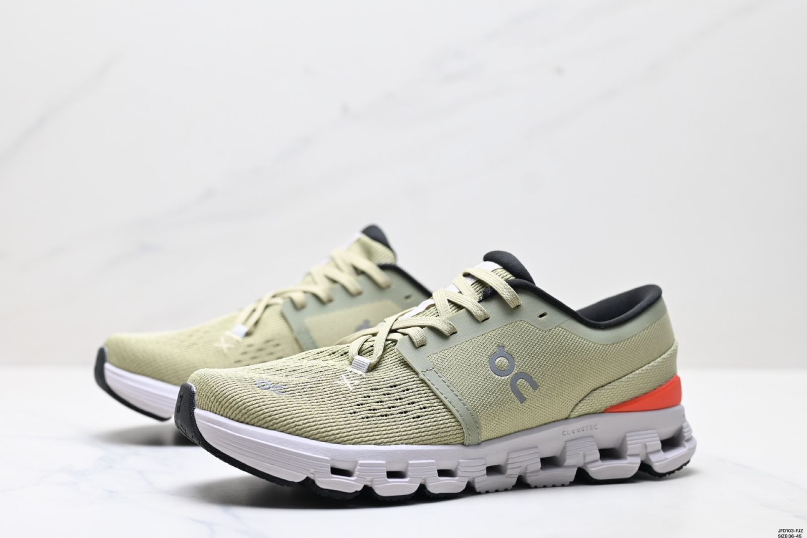 On Runningオンランニングオオンランニング Cloud X 4 クラウド