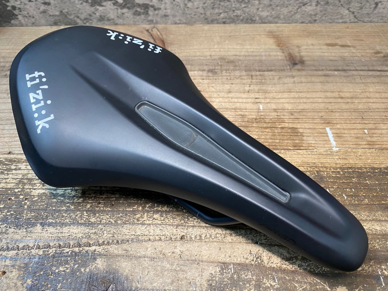 fizik サドル アルゴ　ブラック フィジーク アルゴ ヴェント R1 カーボンレール サドル ブラック