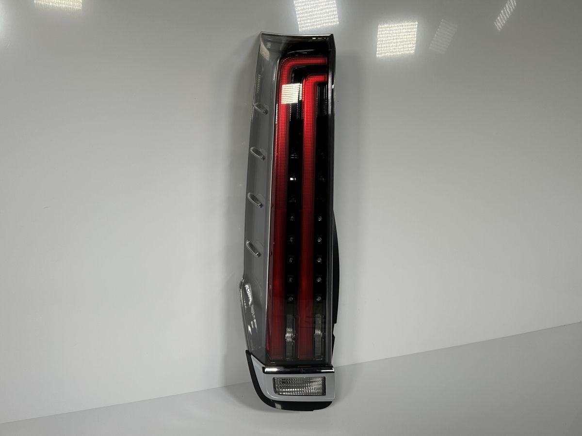 ノア 80 ZWR80W 純正LEDテールランプ 左右セット美品 ノア 80 ZWR80W 純正LEDテールランプ 左右セット美品 80系ノア