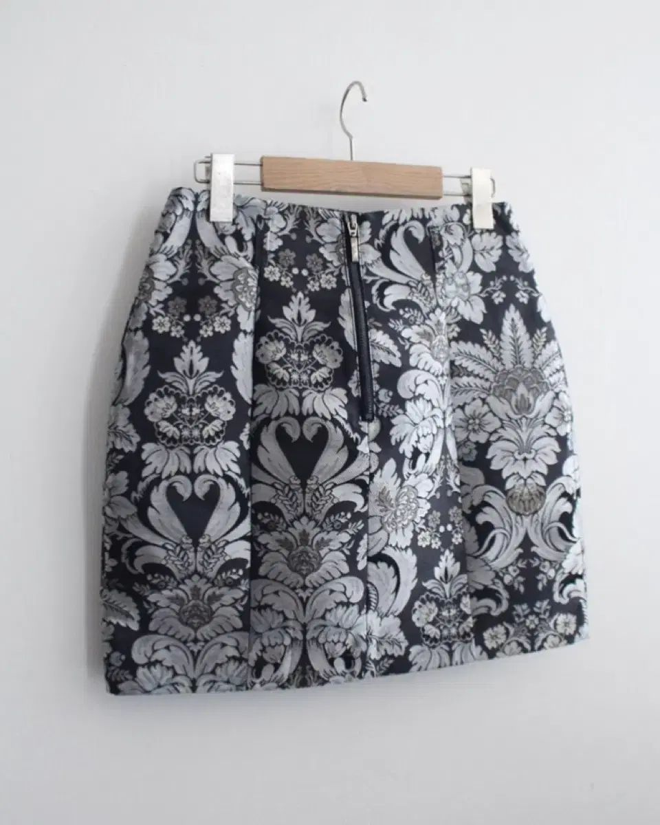 エンポリオアルマーニ フラワー パータン グレー 台形 スカート