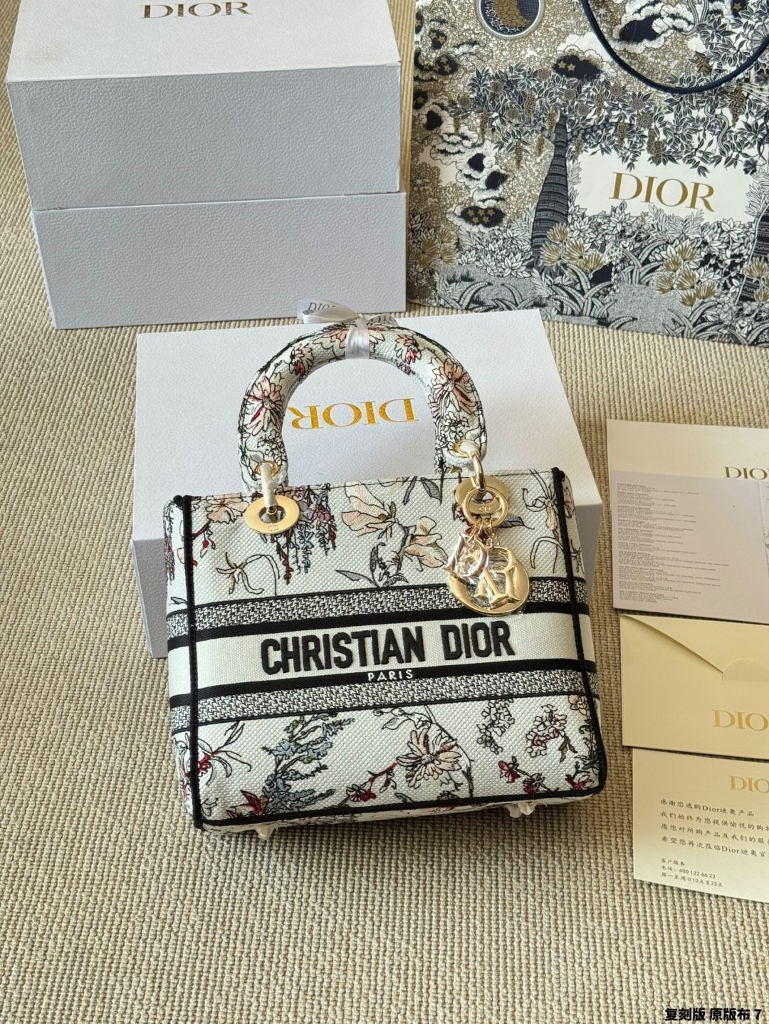 今日特価】Dior Lady D-Lite 刺繍ハンドバッグ（Dior Lady D