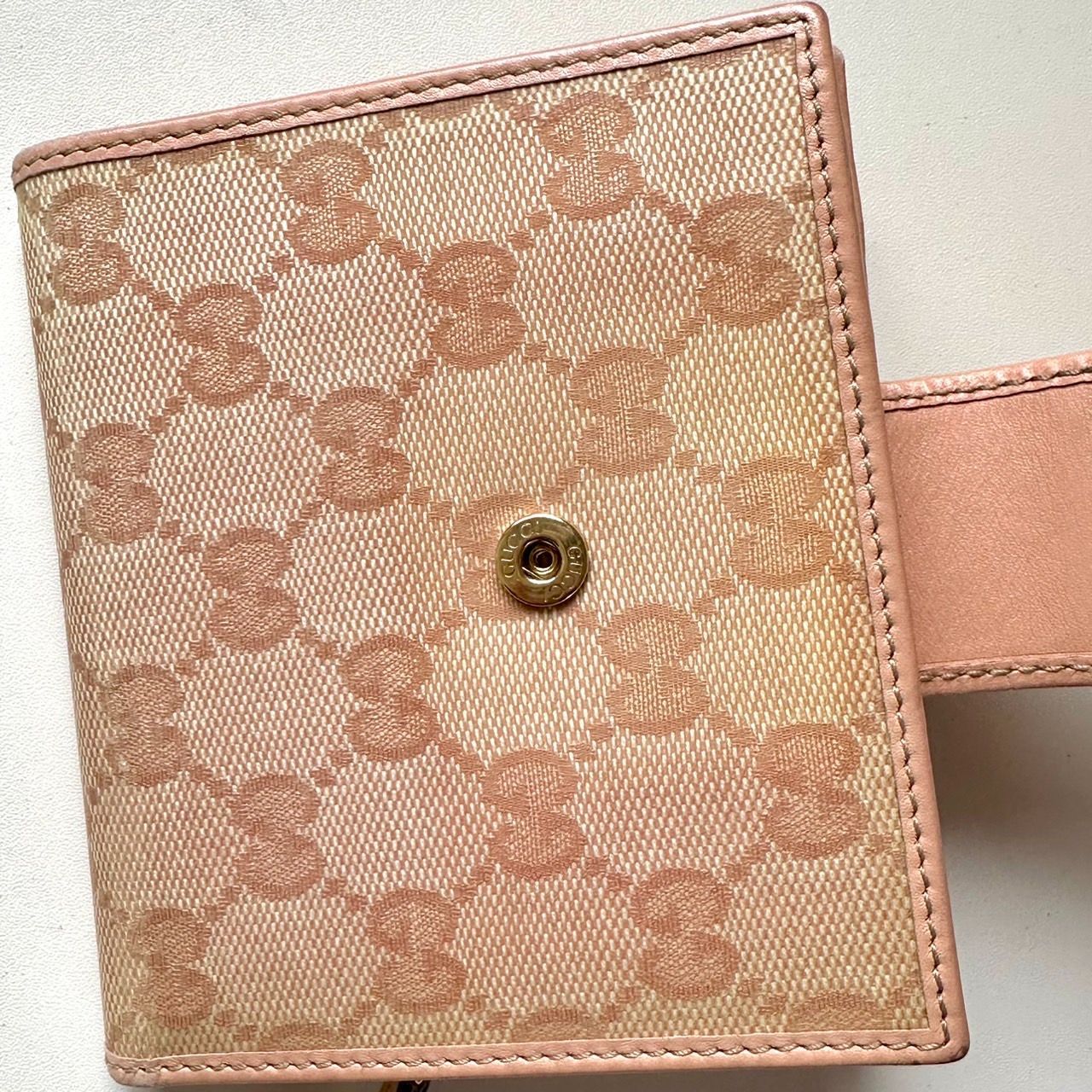 グッチ GUCCI 二つ折り財布 GGキャンバス ピンク - メルカリ