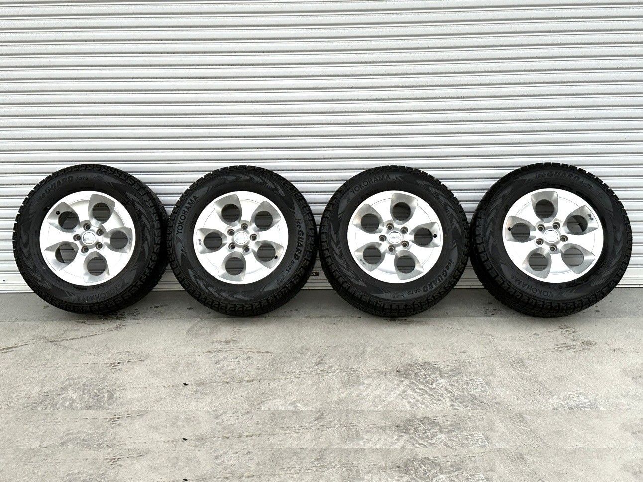 タイヤ、ホイール 4本 ジープ ラングラー JK系 純正 18インチ 7.5J+