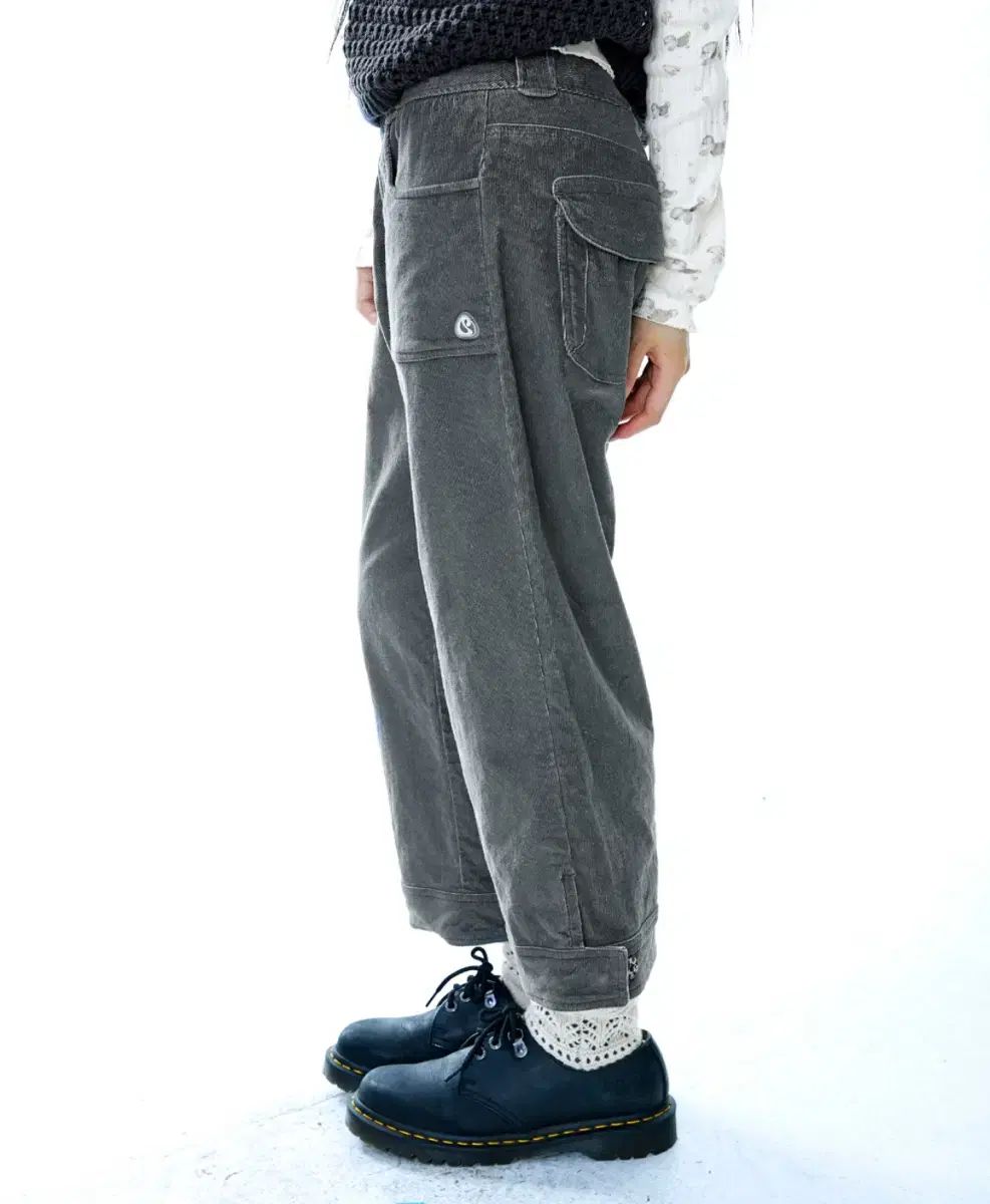 COYSEIO コイセイオ ラスティック コーデュロイ カプリ パンツ チャコール