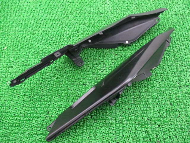 トゥオーノV4R シートカウル 左右 黒 898874 アプリリア 純正 中古 2013年式外し ZD4TY0018CS000*** 割れ欠け無し コケキズ無し 79 トゥオーノV4R シートカウル 左右 黒 898874 アプリリア 純正 バイク