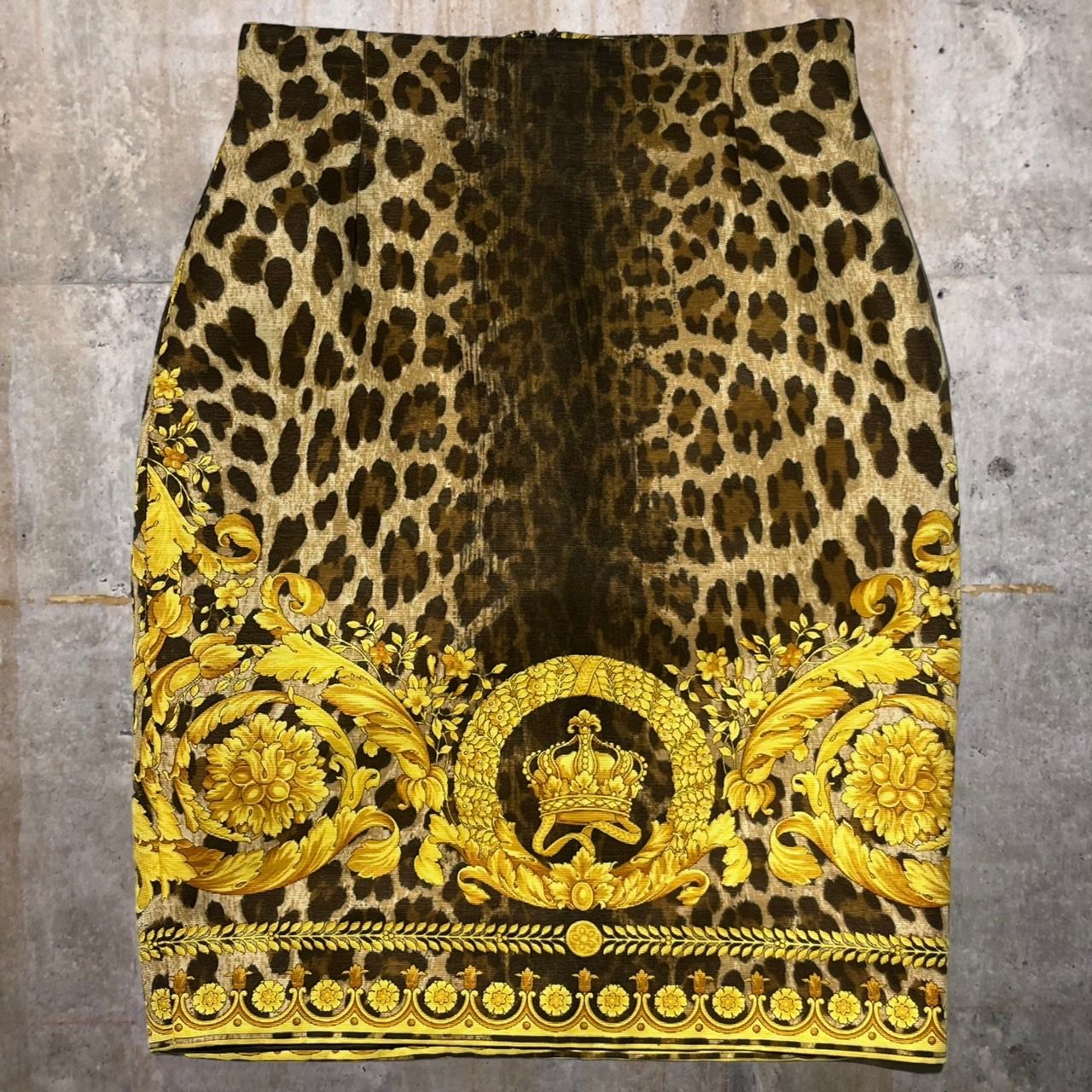 GIANNI VERSACE(ジャンニヴェルサーチ) コットンシルクアニマルスカーフ柄スカート 38(Mサイズ程度) イエロー ヴィンテージ -  メルカリ