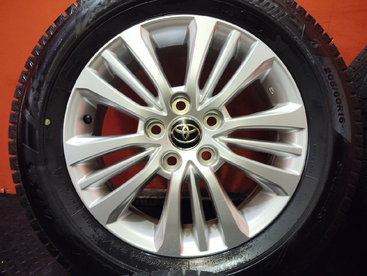 未走行に近い【BS BLIZZAK VRX3 205/60R16】スタッドレス 2022 トヨタ