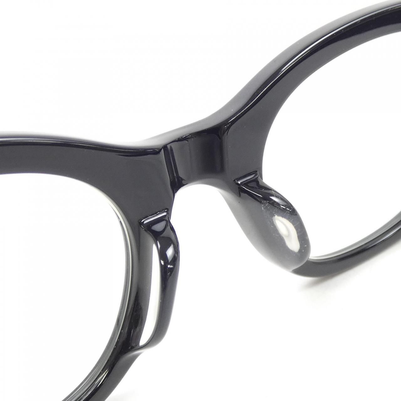 EYEWEAR