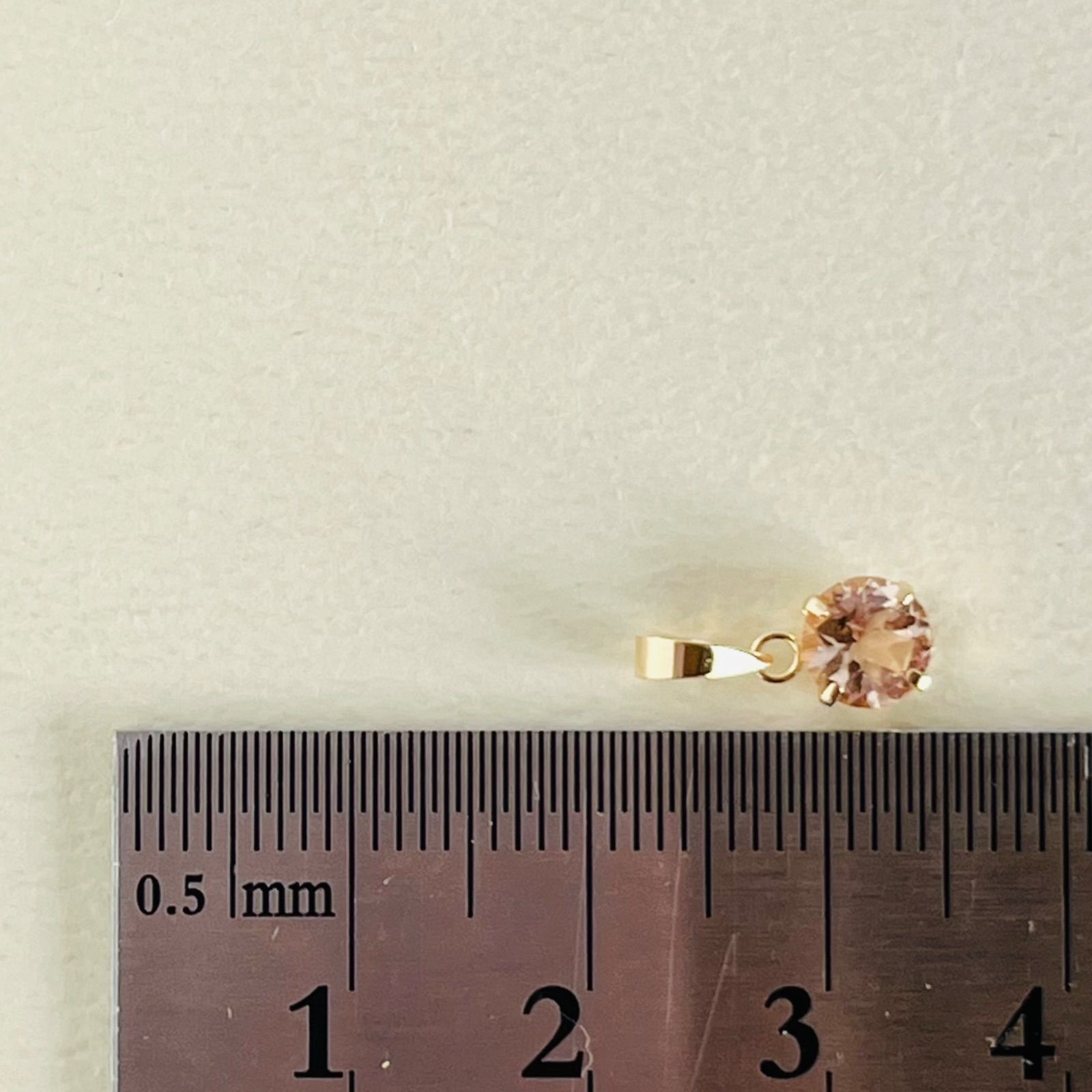 K18 天然石モルガナイト ペンダントトップround 18金 morganite