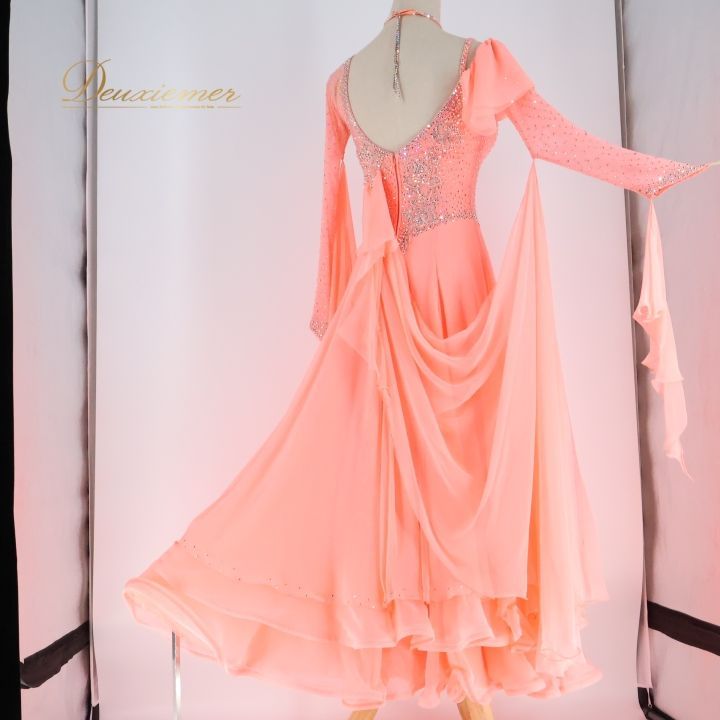 サーモンピンク