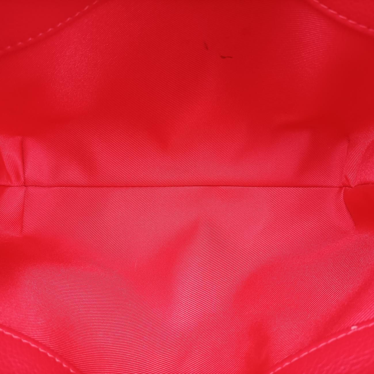 ✟