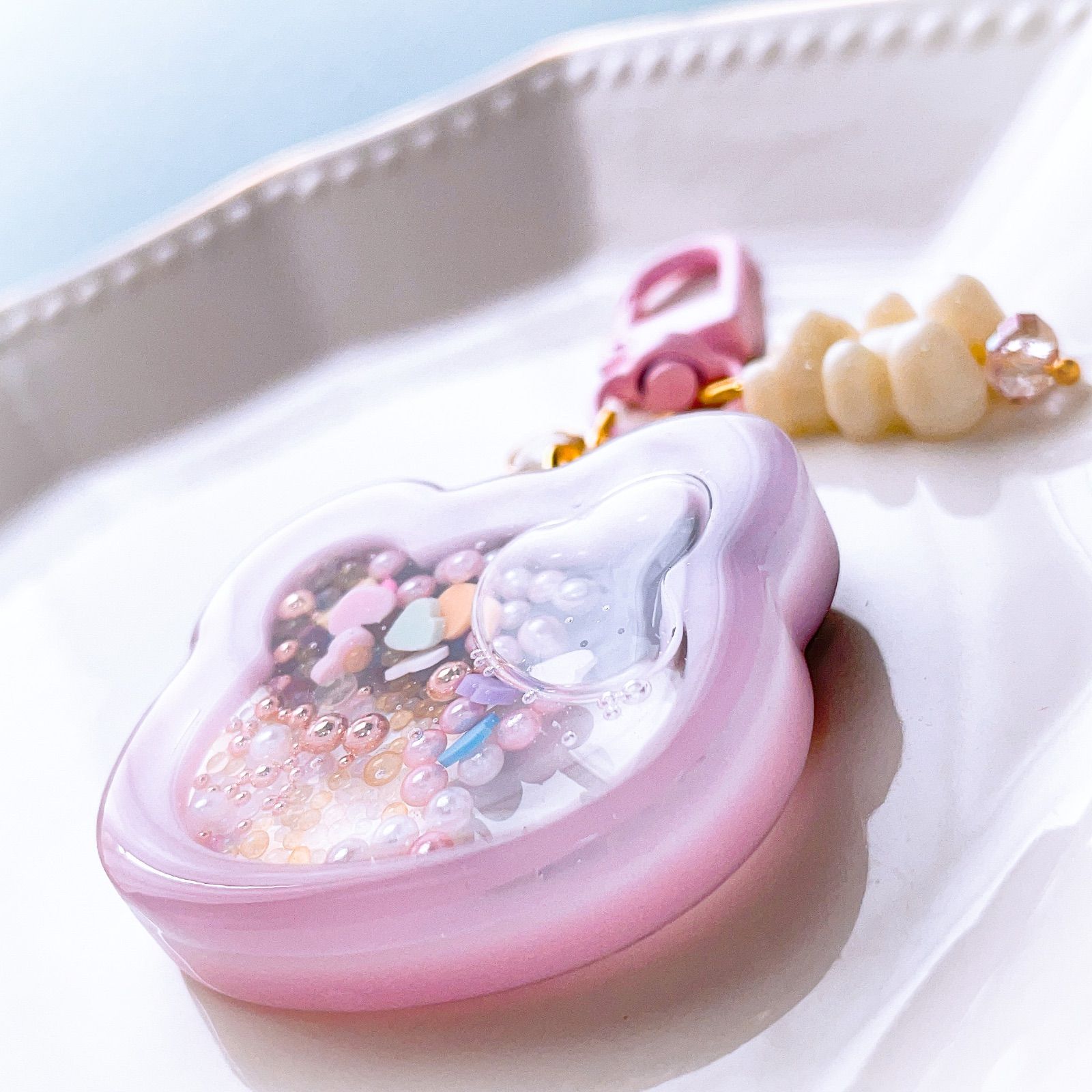 シェイカーキーホルダー(熊+イチゴ+チョコ)/オイル入り/個性的/くま 