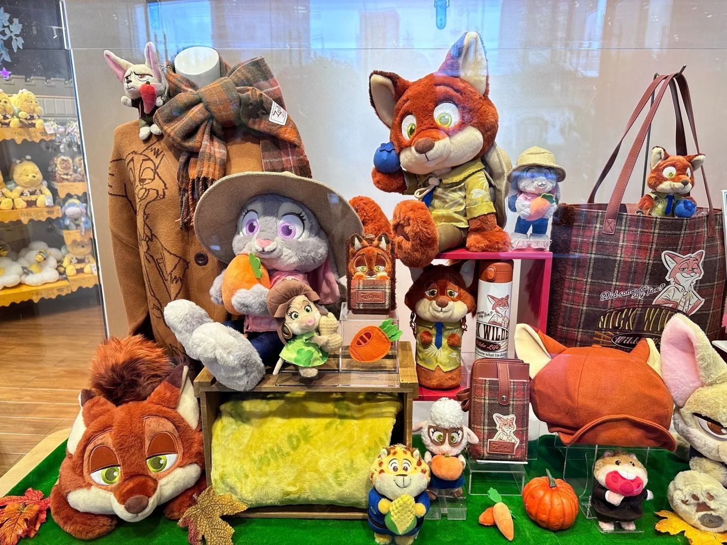 ディズニーストア　レミング　ぬいぐるみキーチェーン　クリスマス　ズートピア