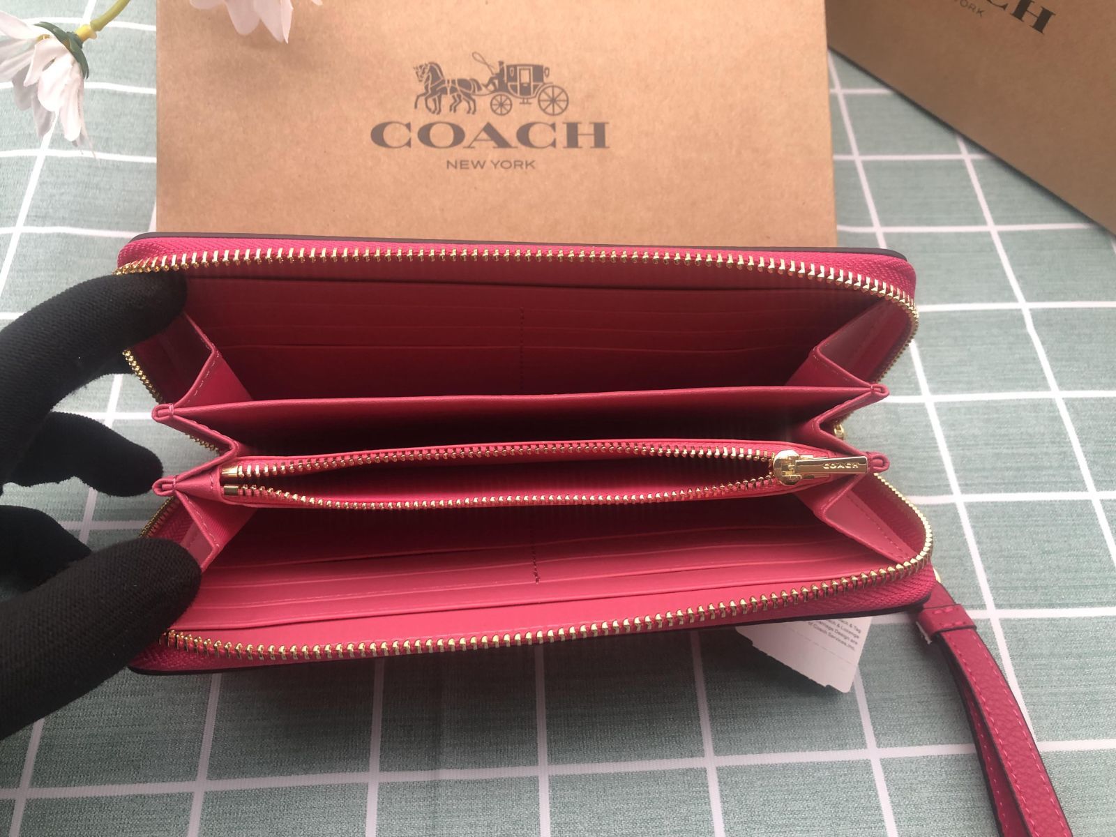 COACH コーチ財布 長財布 馬車 プレゼント 贈り物 レザー クーポン配布