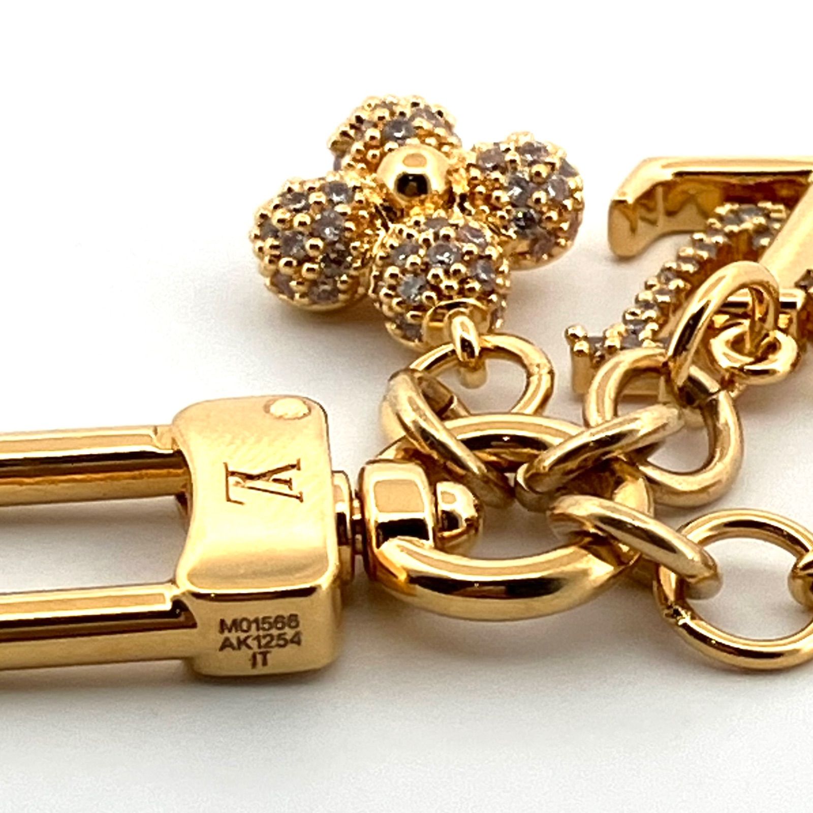 LOUIS VUITTON マイクロ チャーム LV モノグラム キーホルダー マイクロ チャーム・LV アイコニック S00｜ルイ・ヴィトン 公式