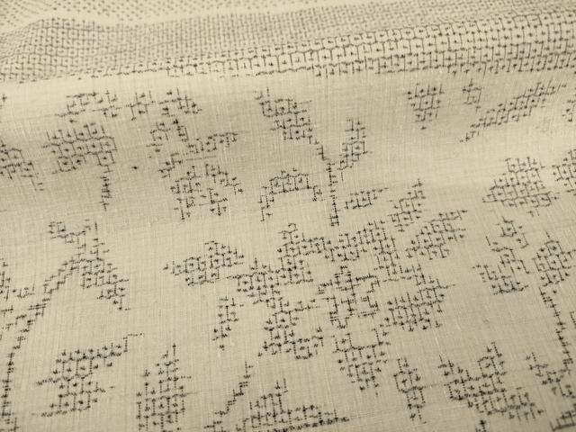 平和屋着物○本場結城紬 重要無形文化財 100亀甲 花唐草文 正絹 逸品