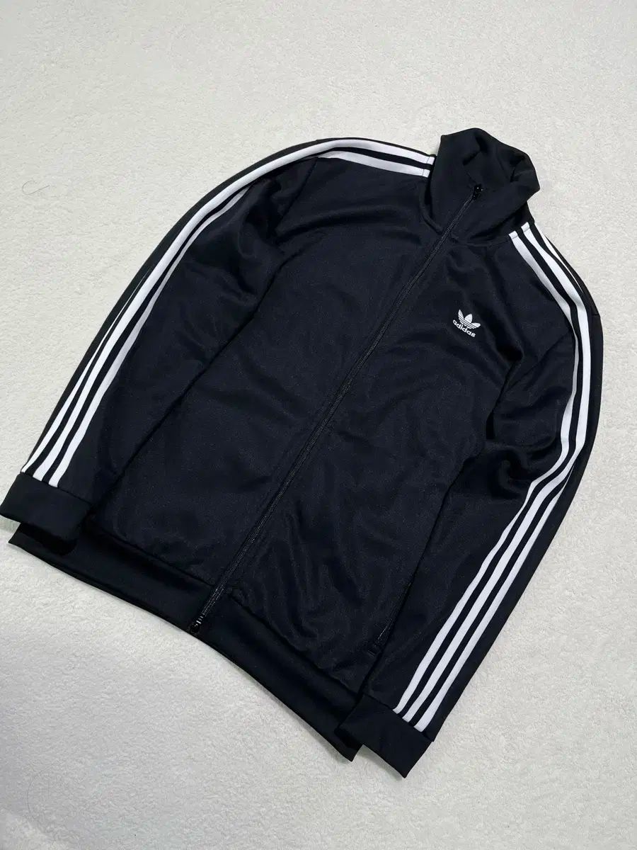 【雷市場（ポンジャン）商品韓国直送】 新作 adidas(アディダス) ファイヤーバード ベッケンバウアー ツーウェイ 黒 白×黒 ジャージ L100