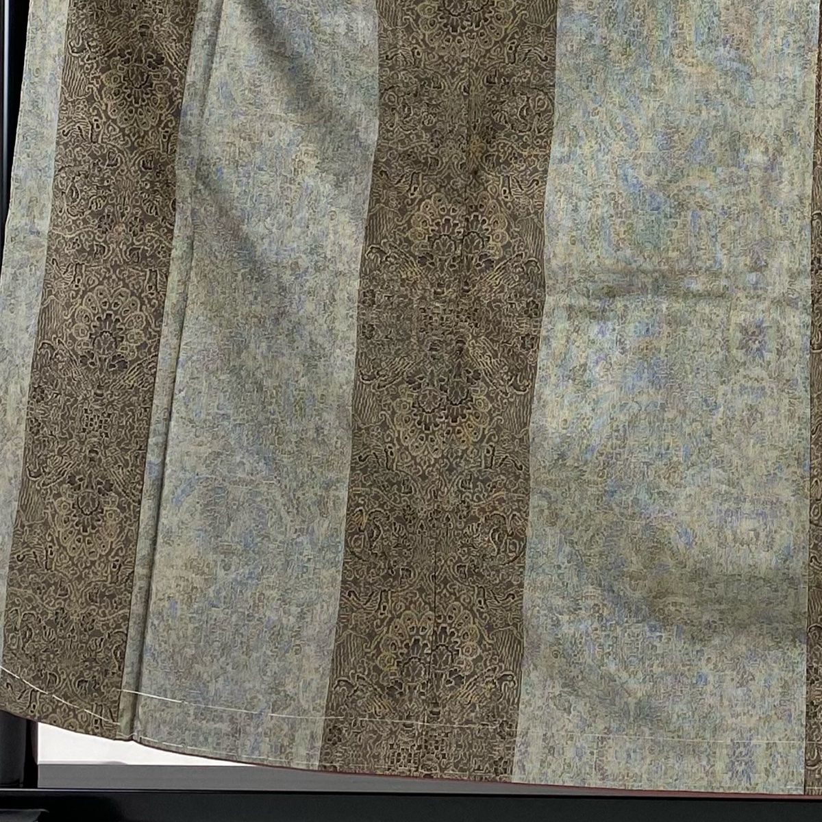 紬 身丈158cm 裄丈60.5cm S 袷 やまと 草花 幾何学模様 灰緑 正絹