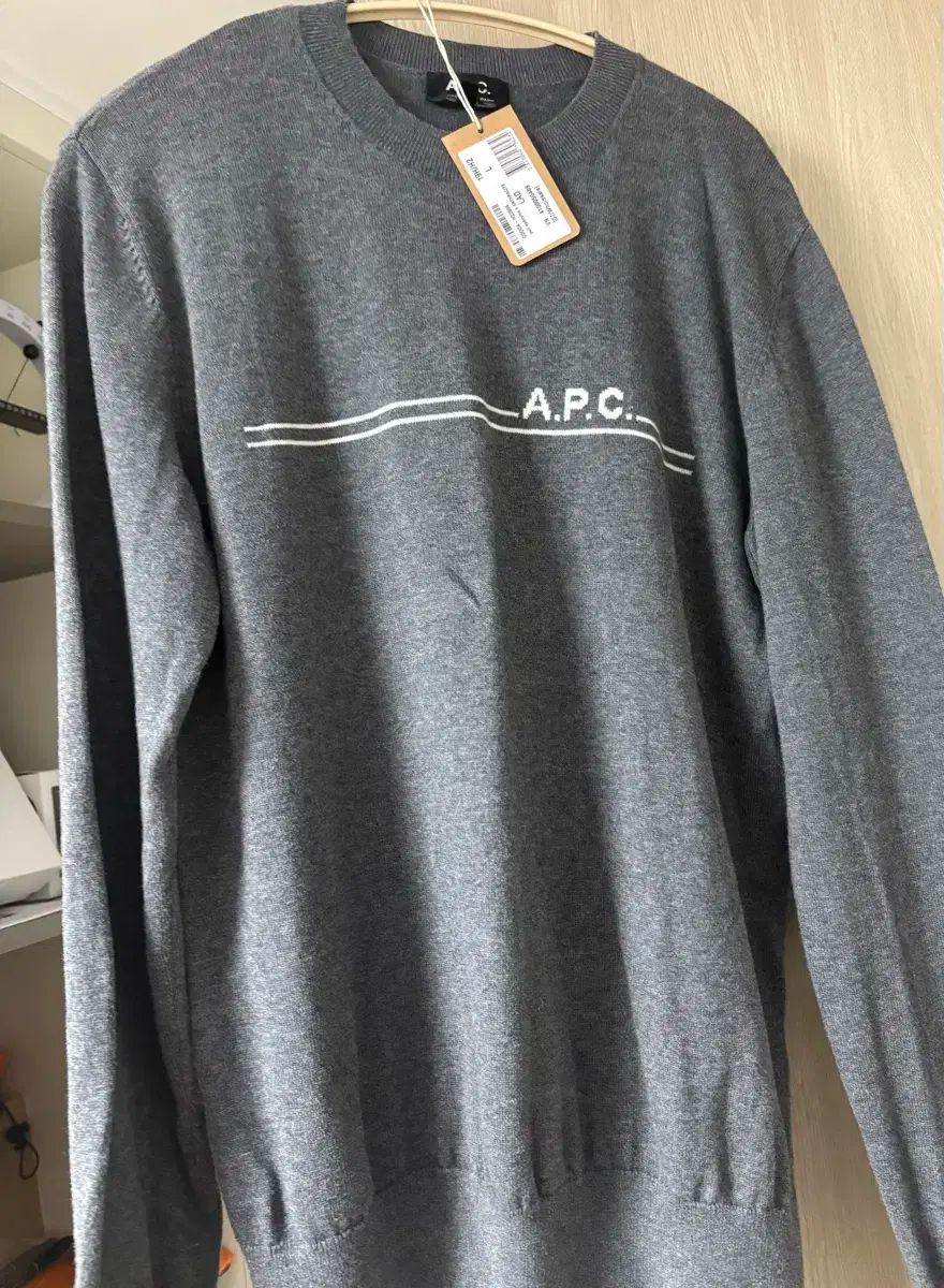 L A.P.C.(アー・ペー・セー) エポ様 ニット セーター グレー