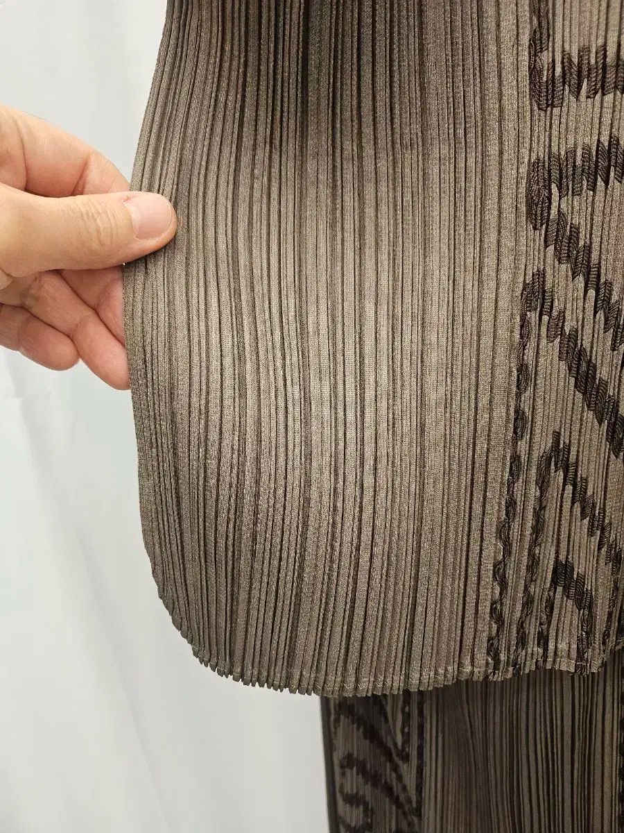 プリーツプリーズ PLEATS