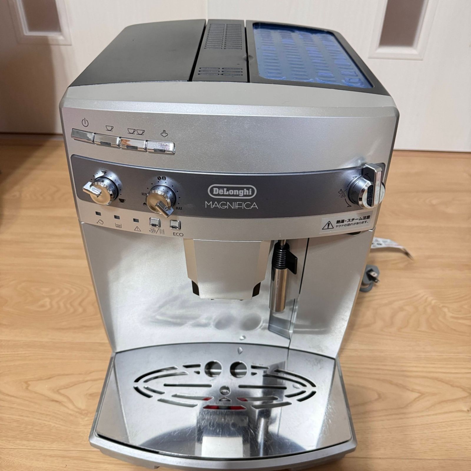 ★動作確認済み　DeLonghi デロンギ　 マグニフィカ　全自動コーヒーマシン　エスプレッソマシン（ESAM03110S）★（2）